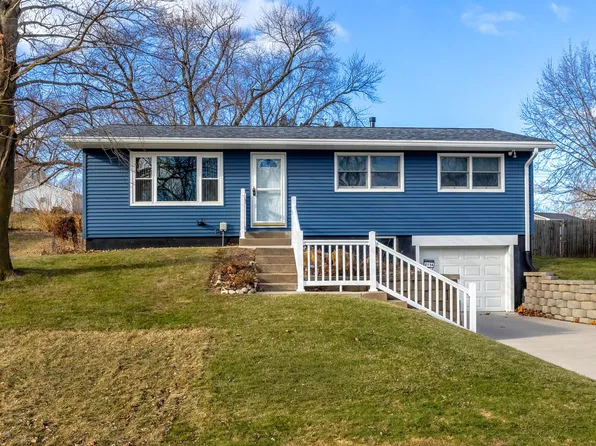 8114 9th St W, Rock Island, IL 61201