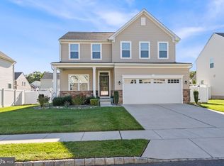 19 Circle Dr, Sicklerville, NJ 08081