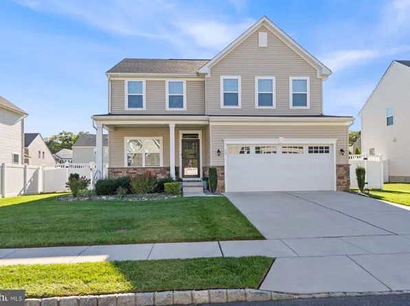 19 Circle Dr, Sicklerville, NJ 08081