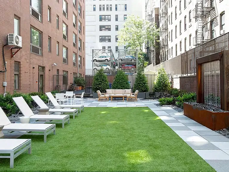 311 W 50th St #6B — Photo 12
