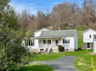 90 Bessie Ann Hill Rd, Farmington, WV 26571