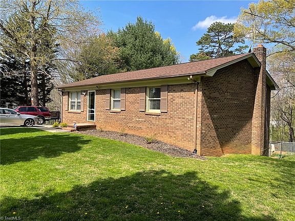 3rd image of 209 Lynnewood Dr