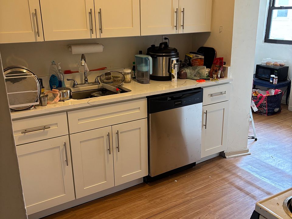 1st image of 5800 Ellsworth Ave APT 11