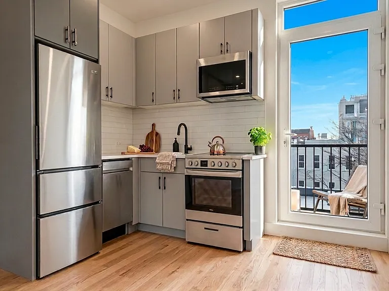 172 Powers St #1B — Photo 3
