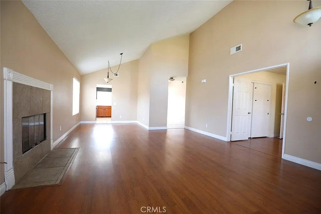 4 bed, 1685 sqft, $3,285 — Photo 2