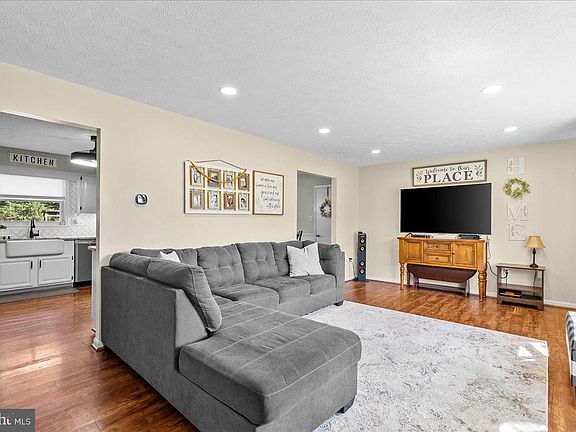 2nd image of 108 Wythe Ave