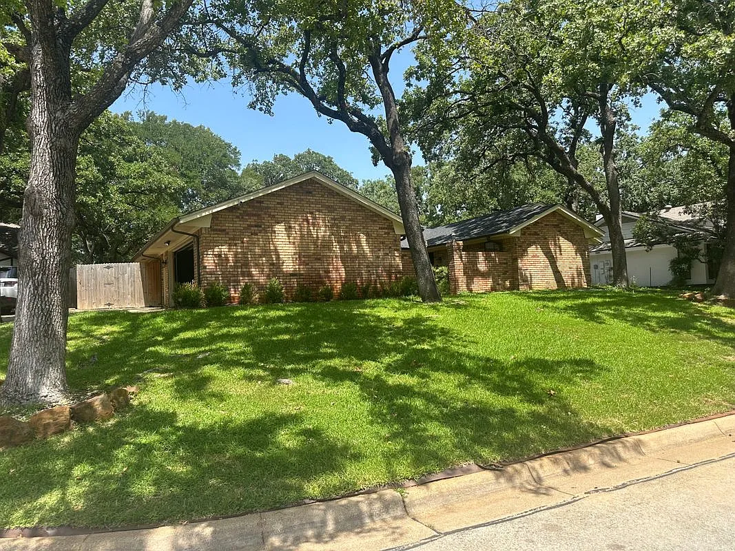 3 bed, 2.0 bath, 2450 sqft, $3,500 — Photo 1