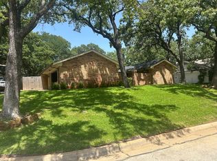 2304 Belfry Ct, Arlington, TX 76011