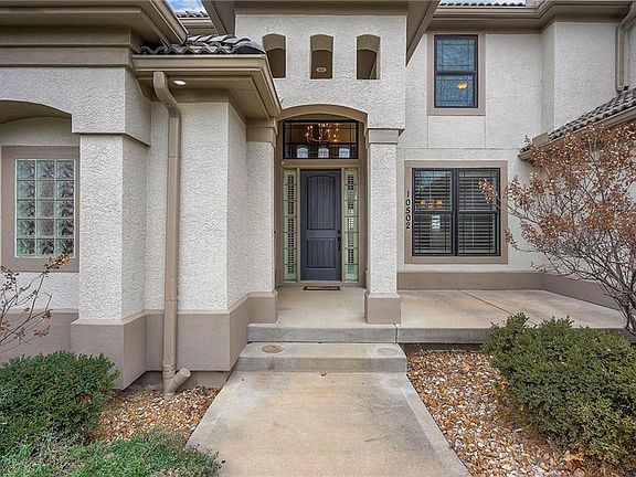 3rd image of 10502 N Willow Ave