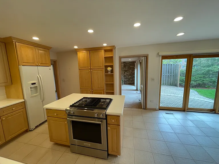 1119 Deerfield Rd — Photo 11