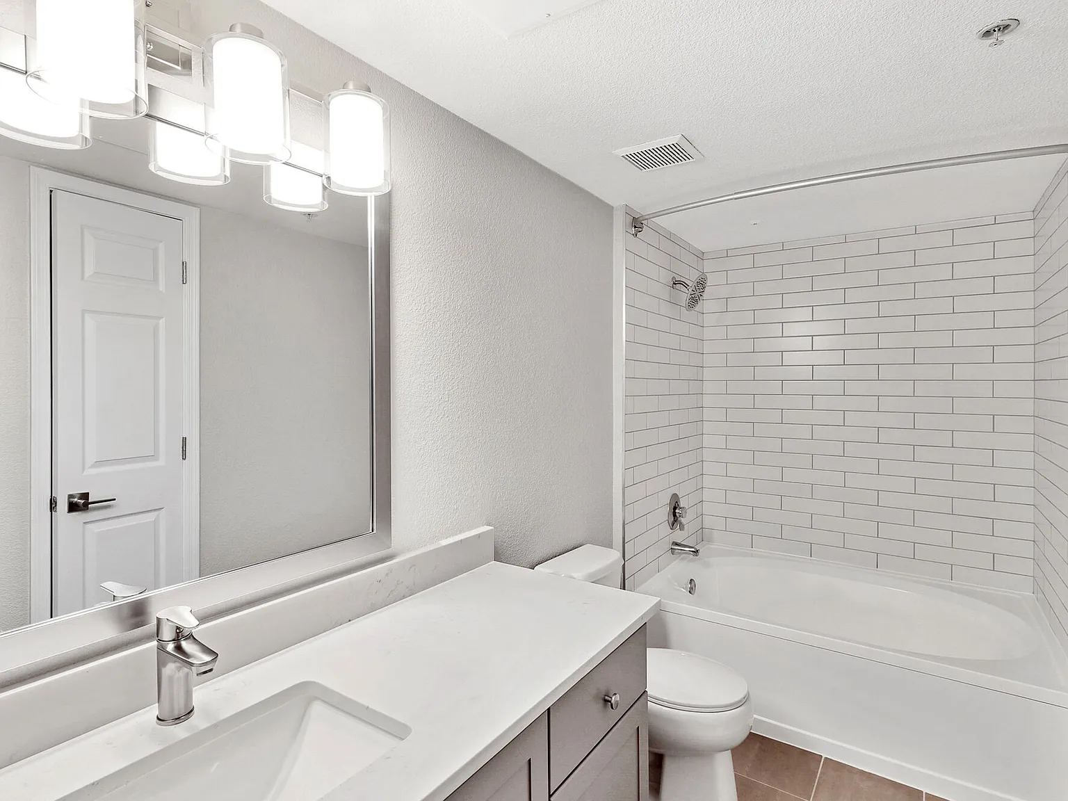 Lennox — Photo 3