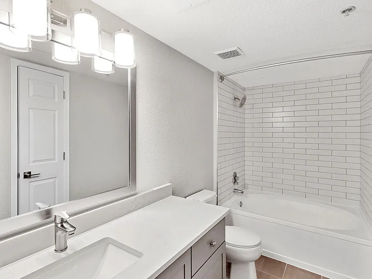 Lennox — Photo 3