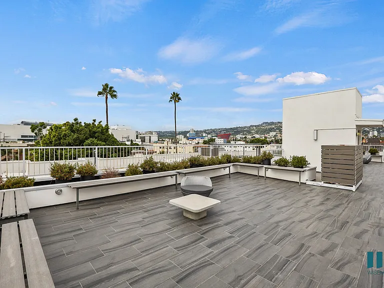 Rooftop Terrace with Entertainment Area