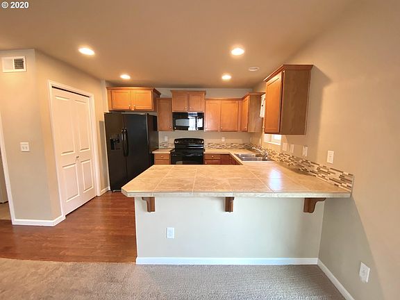 4th image of 3971 SE Discovery St