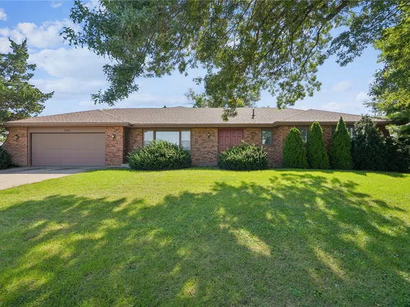 3611 1st Ave SW, Cedar Rapids, IA 52404