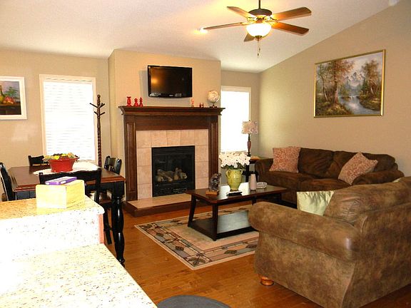 4th image of 1032 Lobdell Dr