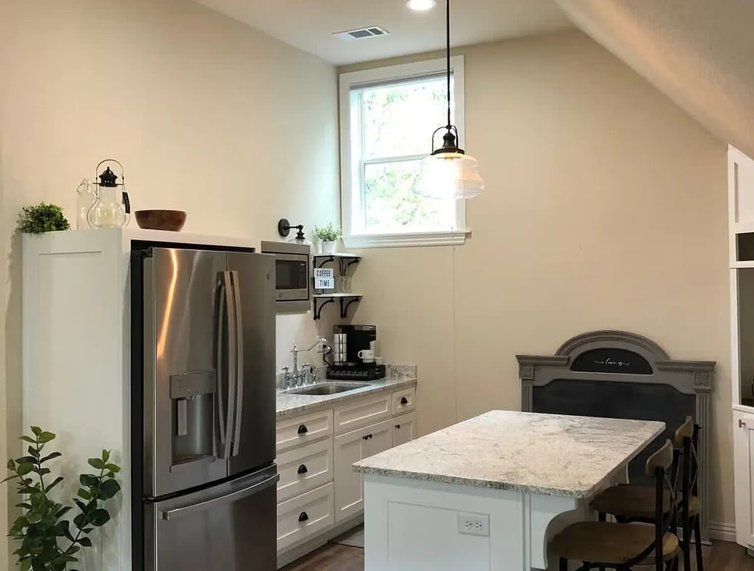 1 bed, 1.0 bath, $2,516 — Photo 3