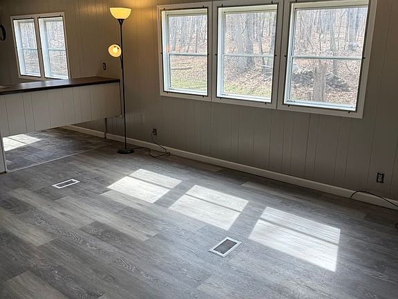 3rd image of 14 Peach Orchard Rd