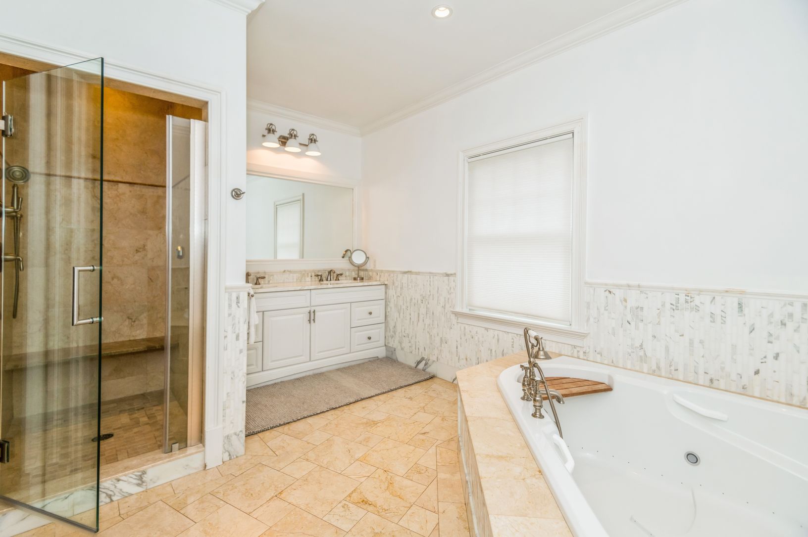  Primary Ensuite Bath