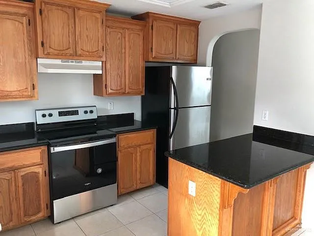 2 bed, 2.0 bath, 2223 sqft, $925 — Photo 3