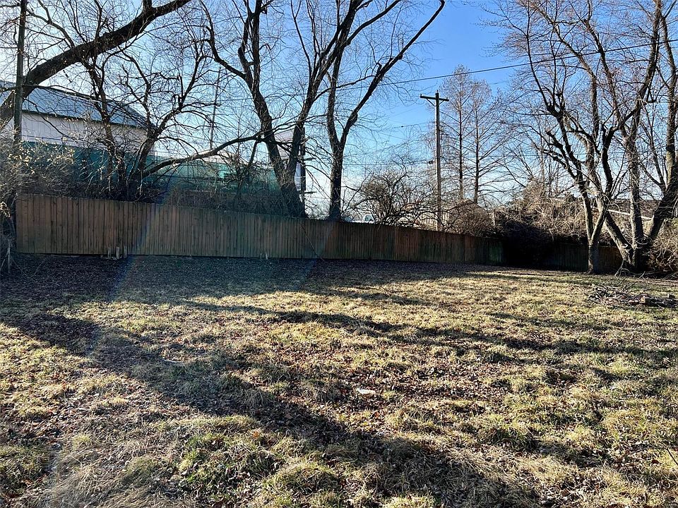 2nd image of 132 Lemay Gardens Dr