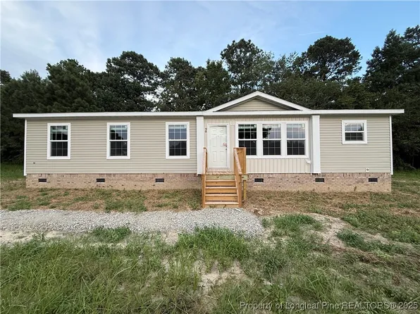 90 Brandywine Dr, Saint Pauls, NC 28384