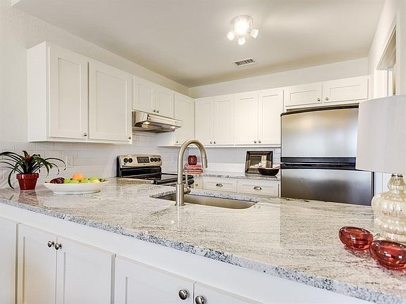 5th image of 1610 Waterston Ave APT 12