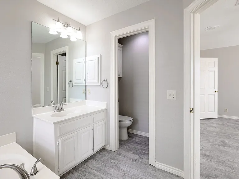1811 Iris Ln — Photo 19