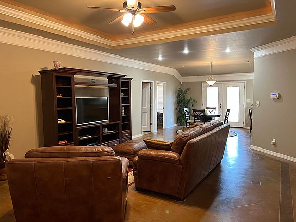 2nd image of 607 S Waco Ave