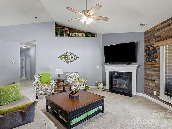 4th image of 2609 Park Ridge Blvd