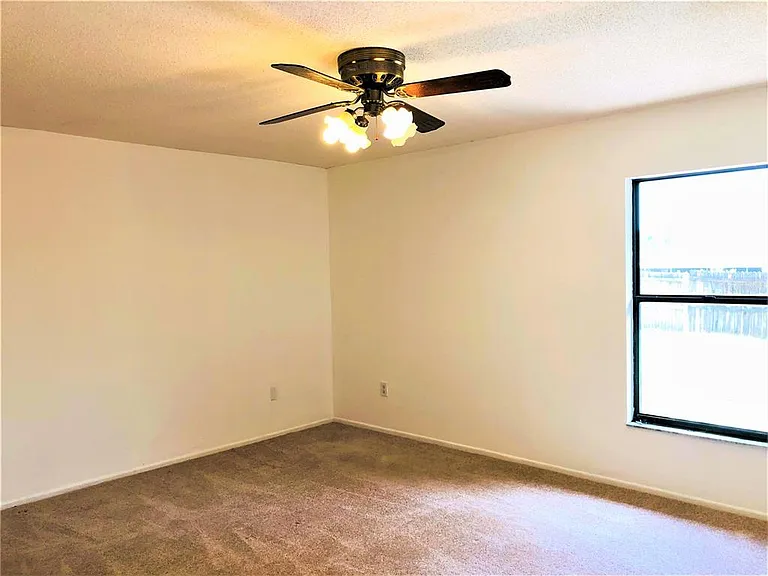 1005 Aviles Ct — Photo 7