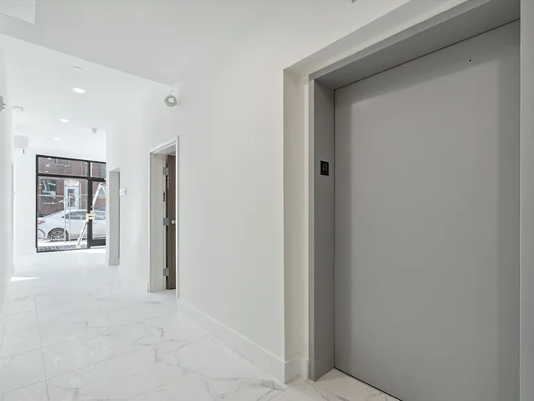 1221 E Fletcher St #409A — Photo 5