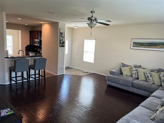 4th image of 2710 Texas Elm Ct