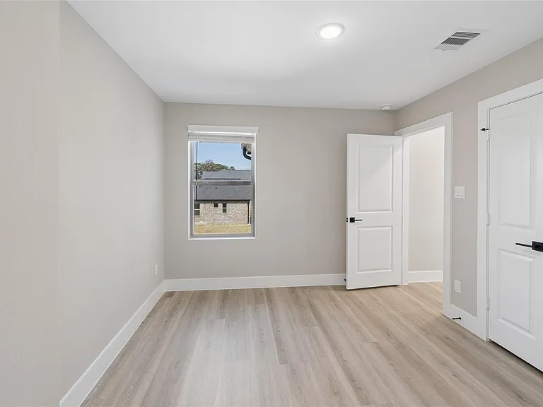 2603 Martinas — Photo 21