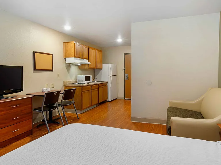 Deluxe Studio - 1 Full Bed
