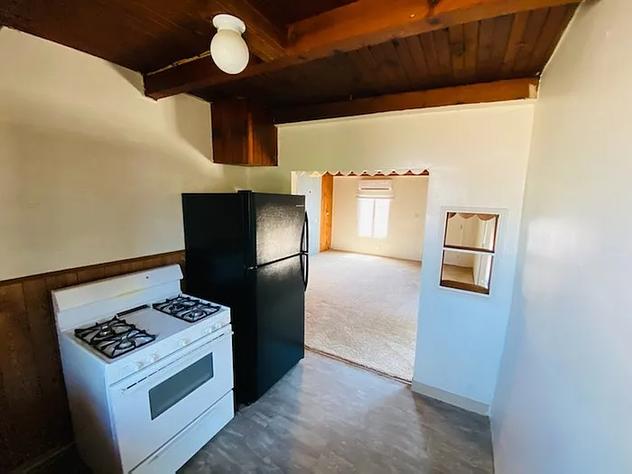 661 N Desert Ave — Photo 5
