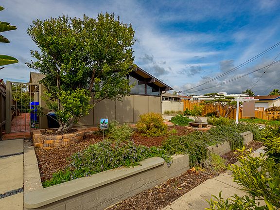 4th image of 2752 Gobat Ave