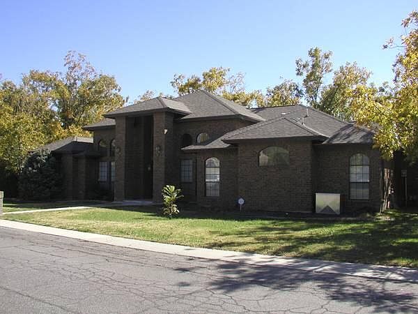1st image of 144 Los Nogales Dr