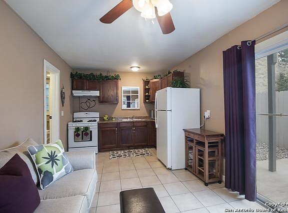4th image of 107 W Ashby Pl #1