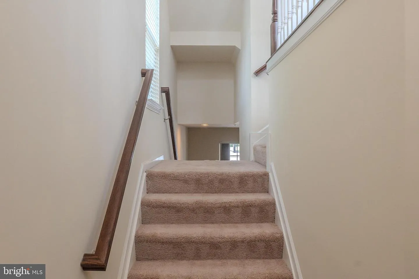 4 bed, 4.0 bath, 2232 sqft, $3,000 — Photo 2