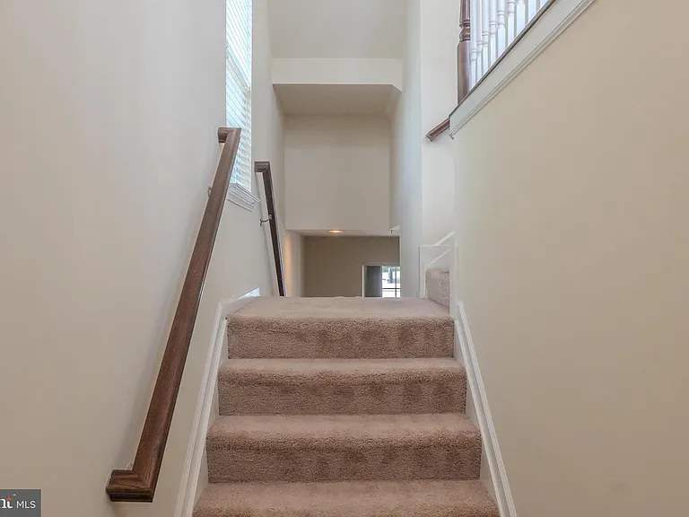 726 Millhouse Dr — Photo 2