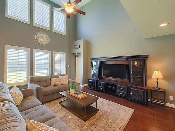 4th image of 1904 Emerald Breeze Ct