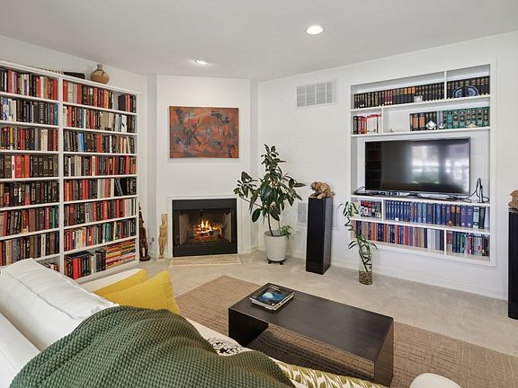 4th image of 2651 N Greenview Ave