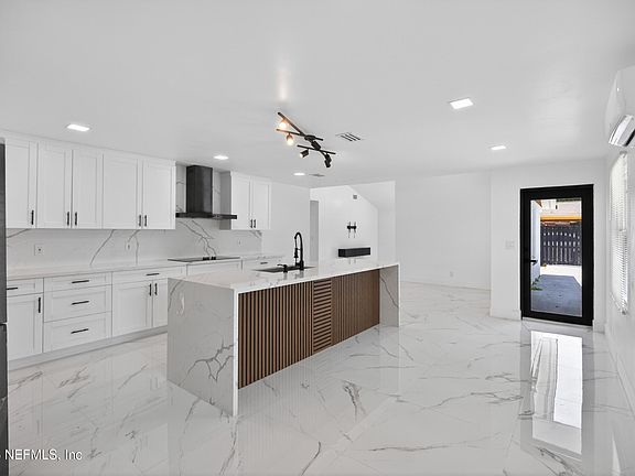 3rd image of 1166 CATHCART Street