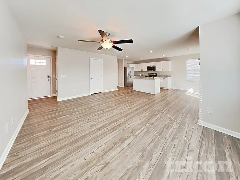 886 Purcell Dr — Photo 4