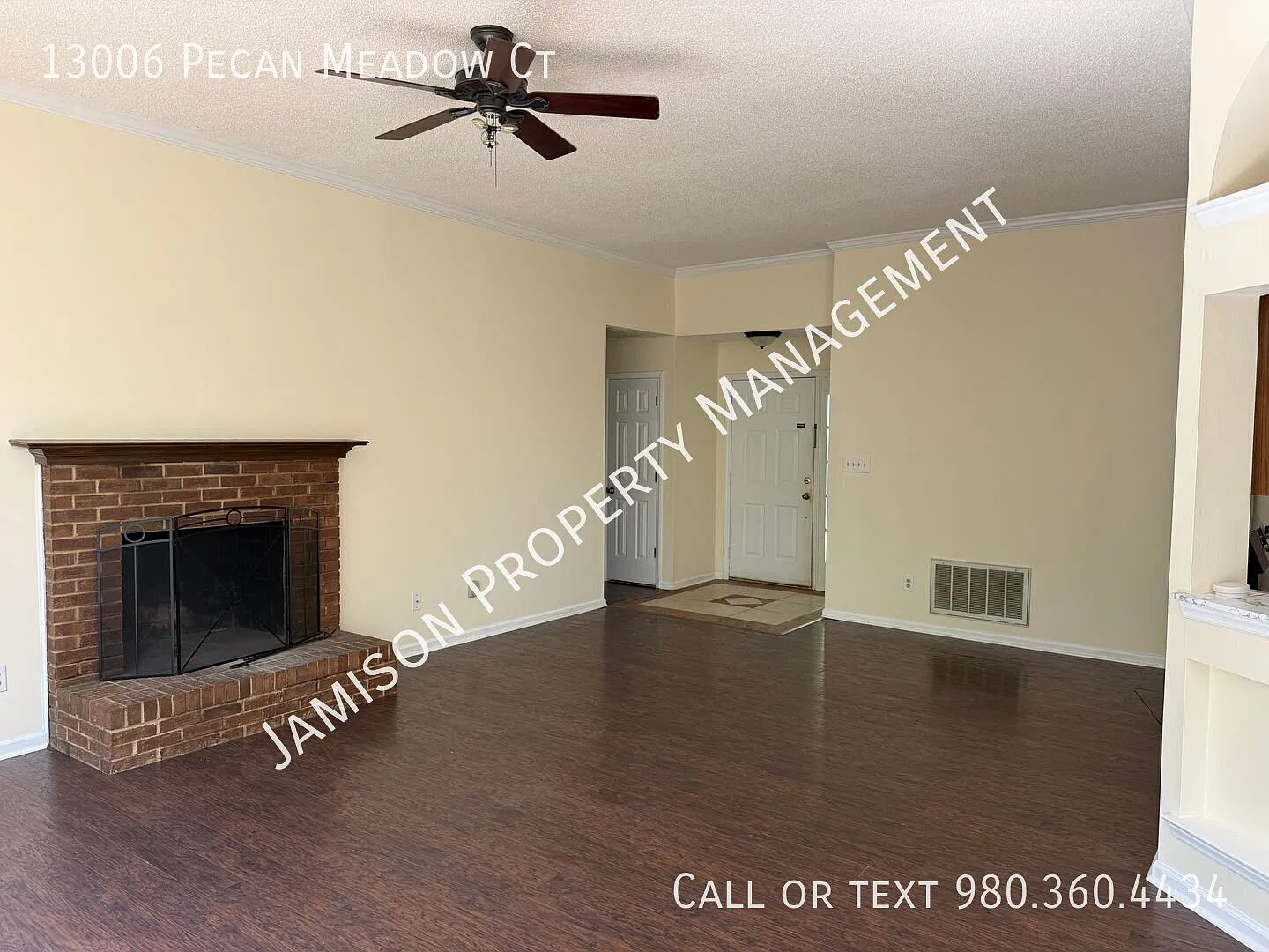 Welcoming 4 Bed 2 Bath Ranch Home in Charlotte! — Photo 4