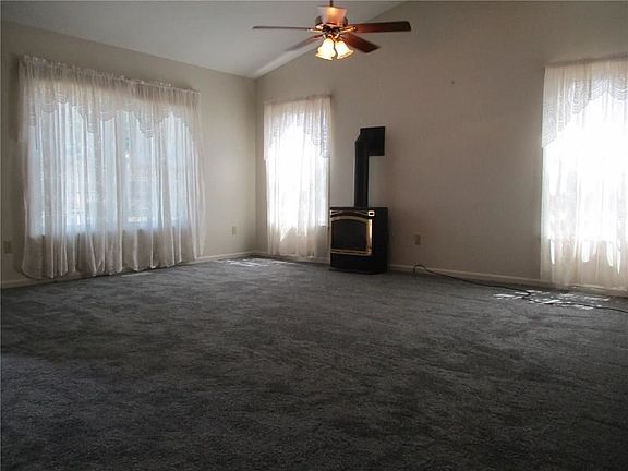 5th image of 30 College Greene Dr