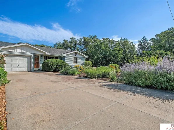 5708 N St, Omaha, NE 68117