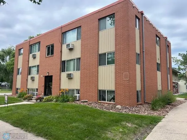 1704 6th Ave S, Moorhead, MN 56560