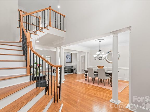 5th image of 4812 Pimlico Ln